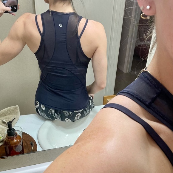 Lululemon tank - Picture 4 of 7